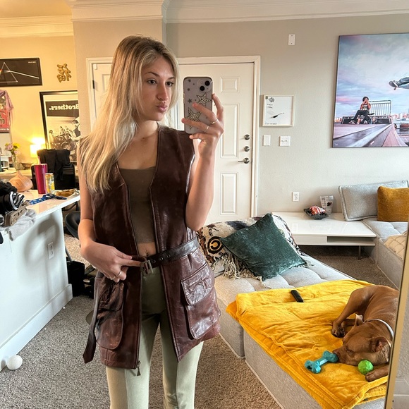 Brown Leather Jacket with a relaxed fit and open front design - Picture 3 of 12